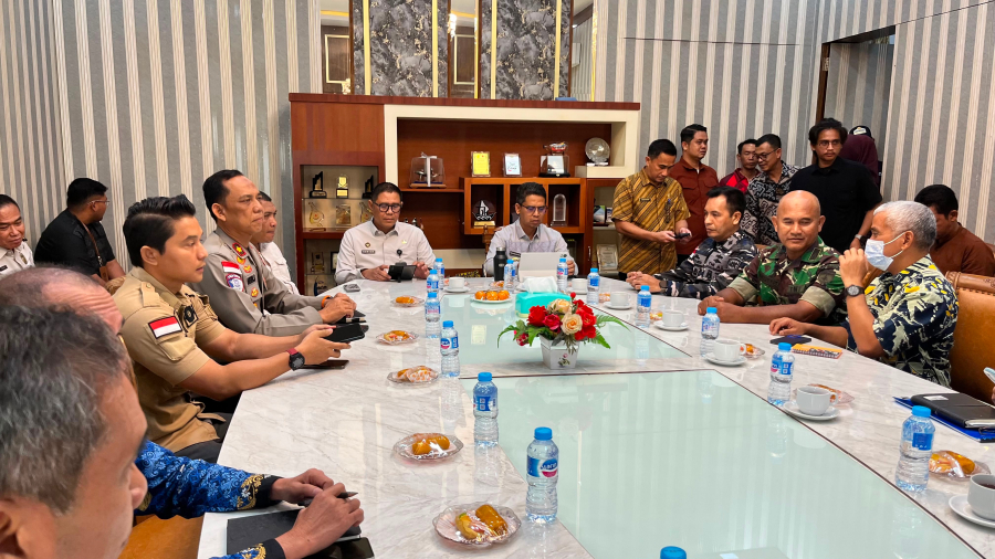 Bupati Karimun Iskandarsyah rapat koordinasi membahas tindak pidana perdagangan orang