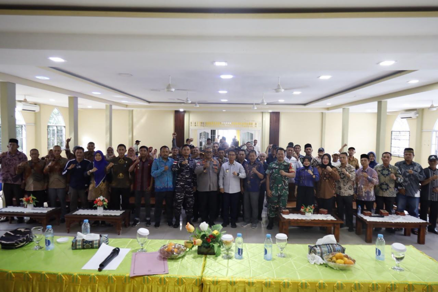 Silaturahmi Ketua RT dan RW bersama Bupati Karimun Iskandarsyah di Tebing