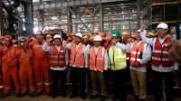 Peresmian tahap pemotongan baja perdana (First Steel Cut) dan peletakan lunas (Keel Laying) lambung kapal modul Topside FPSO Bahtera Haluan Lestari di fasilitas PT Saipem, Kabupaten Karimun, Kepulauan Riau, Kamis (23/7/2026). (Diskominfo Karimun)