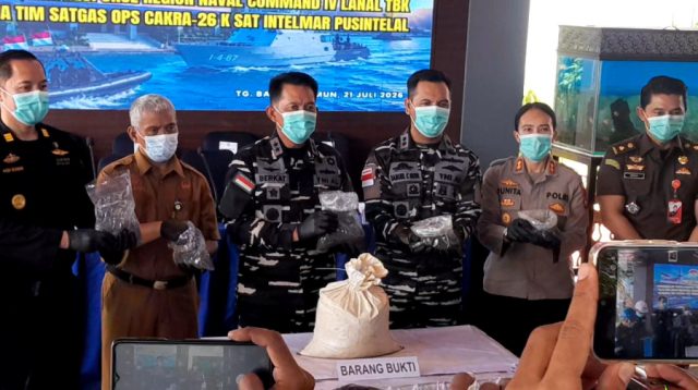 tni al gagalkan penyelundupan pasir timah di karimun