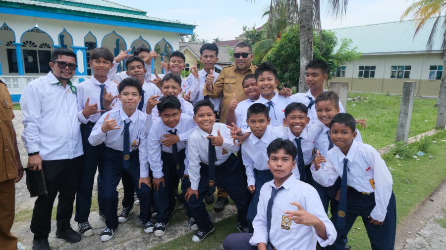 Wakil Bupati Karimun Rocky Marciano Bawole meninjau wilayah 3T di Selat Mie