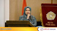 32da3900a7e1 TP-PKK Kota Padang Dian Puspita Fadly Amran saat memberikan sambutan. (Foto Prokopim Padang)