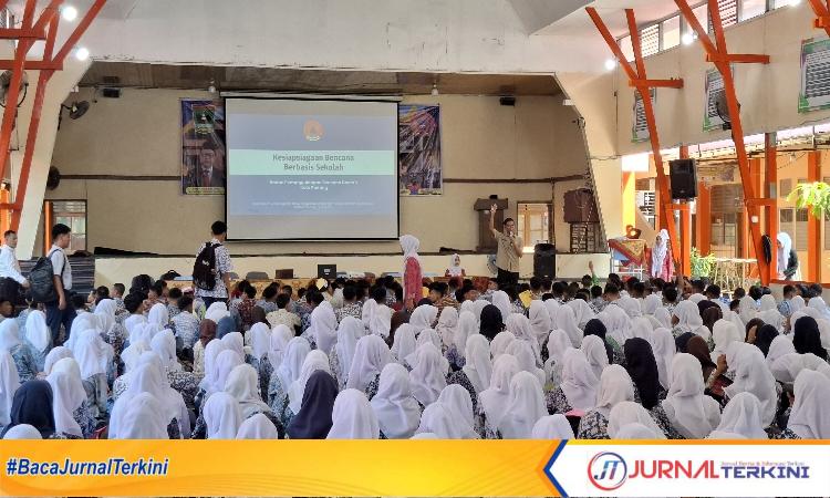 BPBD Kota Padang berikan materi edukasi kebencanaan dalam rangkaianMPLSdi sejumlah satuan pendidikan. (Foto: Pemko Padang).