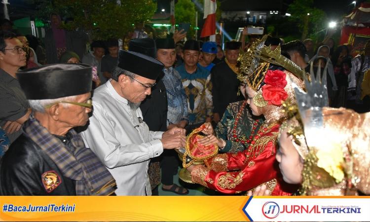 Wakil Wali Kota Padang Maigus Nasir saat meresmikan Sasaran Silek Ranah Nuansa Tampat Lua. (Foto Pemko Padang).