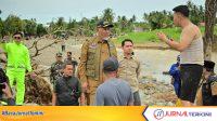 Gubernur Sumbar, Mahyeldi Ansharullah tinjau lokasi terdampak banjir. (Foto Adpim Sumbar).
