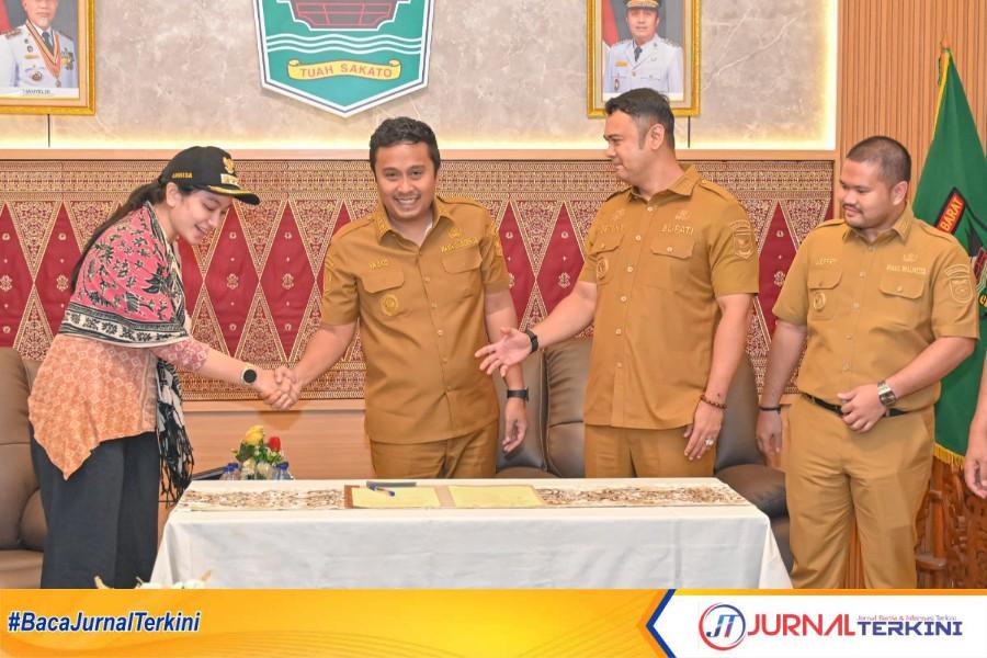 IMG-20260706-WA0057 Pertemuan bersama Wagub Sumbar, Vasco Ruseimy bersama Wawako Sawahlunto, Bupati Sijunjung, dan Bupati Dharmasraya. (Foto: Adpim Sumbar)