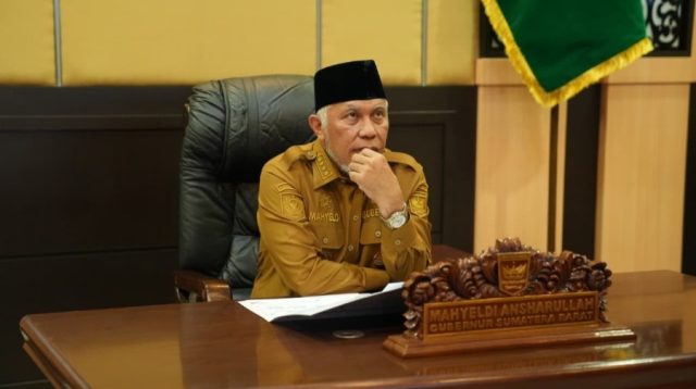 Gubernur Sumbar, Mahyeldi Ansharullah saat mengikuti secara virtual MPLS Program PJJ Jenjang Pendidikan Menengah 2026. (Foto. Adpim Sumbar).