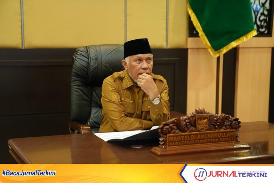 Gubernur Sumbar, Mahyeldi Ansharullah saat mengikuti secara virtual MPLS Program PJJ Jenjang Pendidikan Menengah 2026. (Foto. Adpim Sumbar).