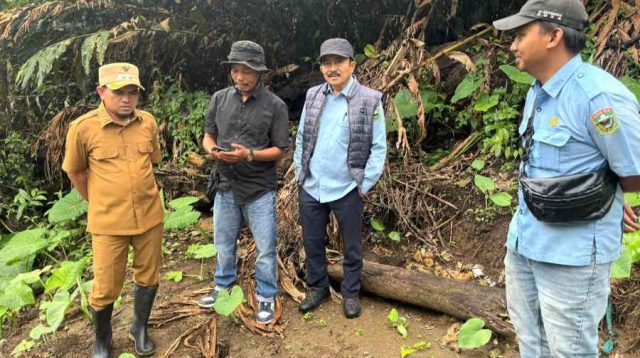 Wabup Solok, Candra saat meninjau pembangunan SPAM Bukik Gompong di Guguak. (Foto: Dion/Jurnalterkini.id ).