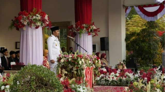 Wakil Gubernur Sumatera Barat, Vasko Ruseimy menjadi Inspketur Upacara Peringatan HUT ke-81 Kemerdekaan Republik Indonesia di Kecamatan Kamang Baru, Kabupaten Sijunjung (Foto: Biro Adpim/Fikri).