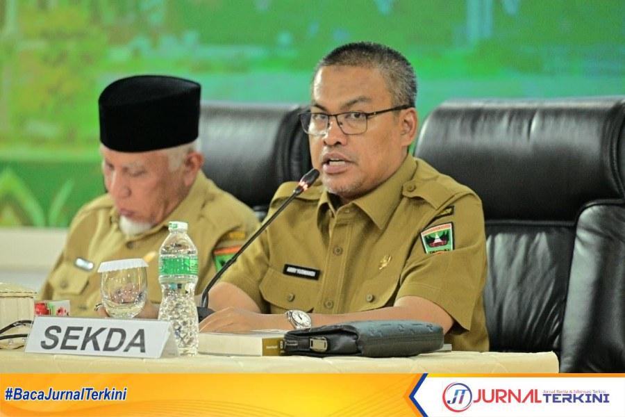 Sekretaris Daerah Provinsi Sumbar, Arry Yuswandi saat bersama Gubernur Sumbar, Mahyeldi Ansharullah. (Foto: Adpim Sumbar)