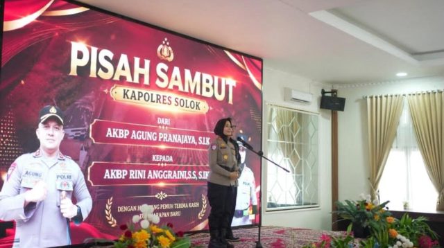 AKBP Rini Anggraini memberikan sambutan saat pisah sambut Kapolres Solok. (Foto Dion/Jurnalterkini.id).