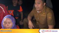 Wagub Sumbar, Vasco Ruseimy Wagub Sumbar, Vasco Ruseimy saat memimpin evakuasi korban nanjir di Padang. (Foto Adpim Sumbar).