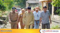 Wakil Wali Kota Padang Maigus Nasir saat meninjau rencana pembangunan jalan lingkungan di Surau Gadang. (Foto: Prokopim Padang)