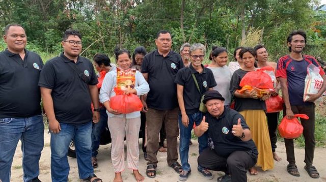 bakti sosial berbagi sembako IWO Karimun
