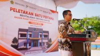Bupati Karimun Iskandarsyah dalam acara peletakan batu pertama pembangunan kantor BPS