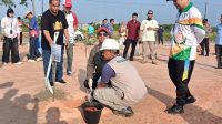 Pelindo karimun menanam pohon di coastal area