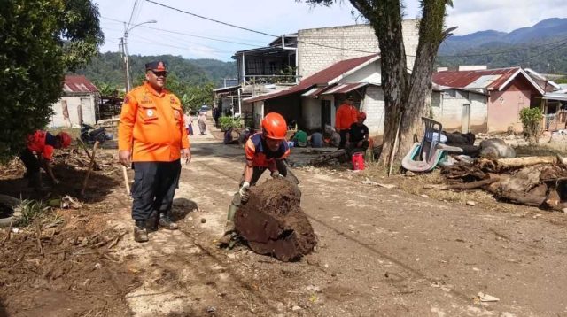 Pemko Padang terjunkan Tim ke Banjir Bandang di Arosuka (Foto: Pemko Padang)