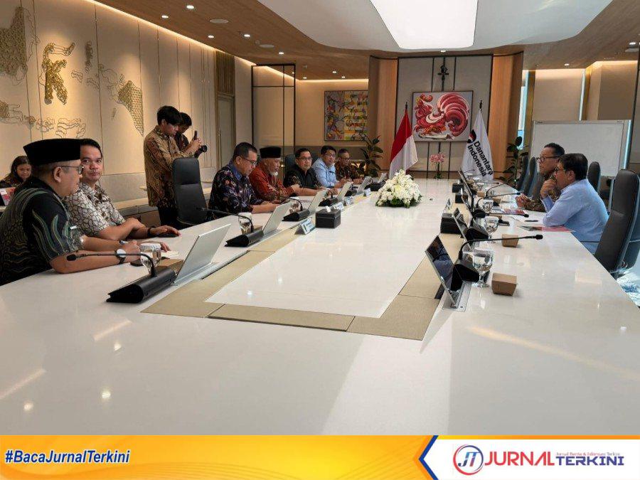Gubernur Sumbar, Mahyeldi Ansharullah saat melaporkan kelangkaan solar di Sumbar (Foto: Adpim Sumbar)