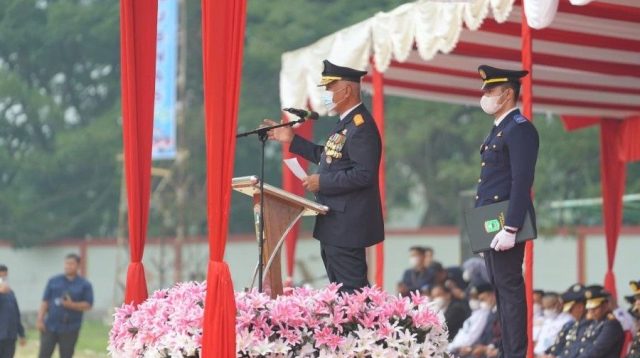 Gubernur Sumbar, Mahyeldi Ansharullah saat memimpin peringatan Harhubnas 2026 di Kab Solok. (Foto: Adpim Sumbar)