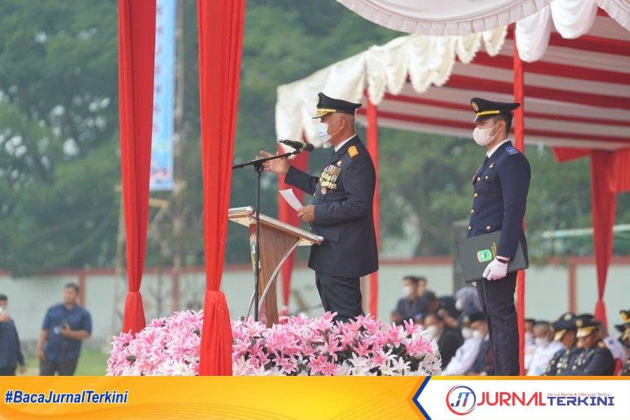 Gubernur Sumbar, Mahyeldi Ansharullah saat memimpin peringatan Harhubnas 2026 di Kab Solok. (Foto: Adpim Sumbar)