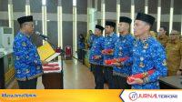 Sekda Prov Sumbar, Arry Yuswandi, saat melantik empat pejabat administrator atau eselon III di lingkungan Pemprov Sumbar. (Foto: Adpim Sumbar).
