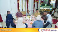 IMG-20260907-WA0024-100kb Gubernur Sumbar, Mahyeldi Ansharullah saat menyambut kunjungan silaturahmi tim muhibah akademisi Malaysia keturunan Minangkabau. (Foto: Adpim Sumbar)