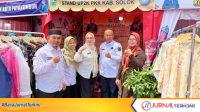 IMG-20260914-WA0056-100kb Kadis Kominfo Kab Solok Kunjungi Stand UP2K Jambore PKK. (Foto: Kominfo Kab Solok)