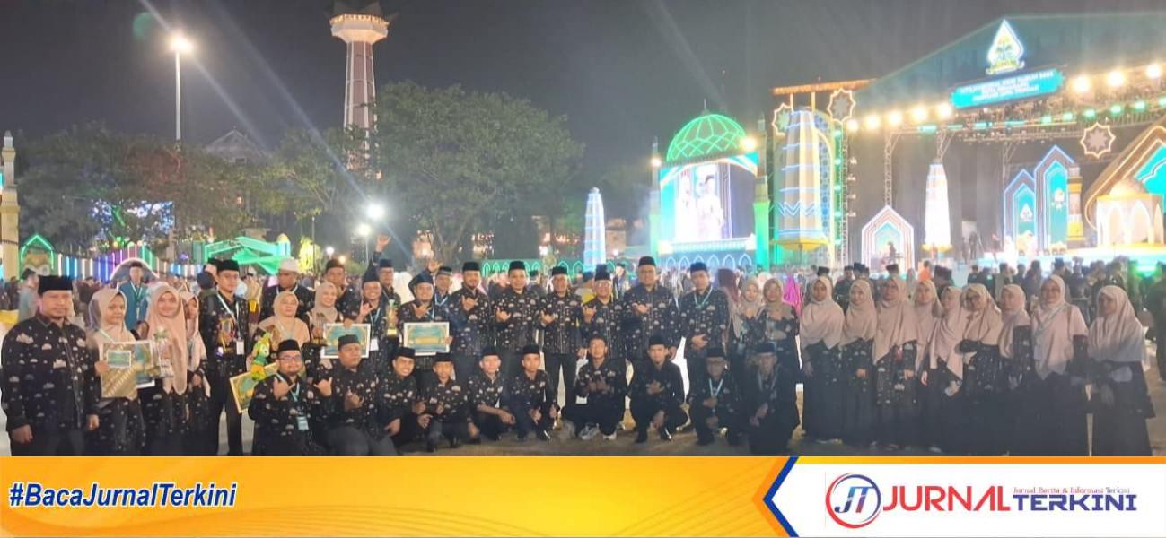 Kalifah asal Sumbar berfoto bersama usai MTQ Nasional XXXI Semarang (Foto: Makopim Sumbar)