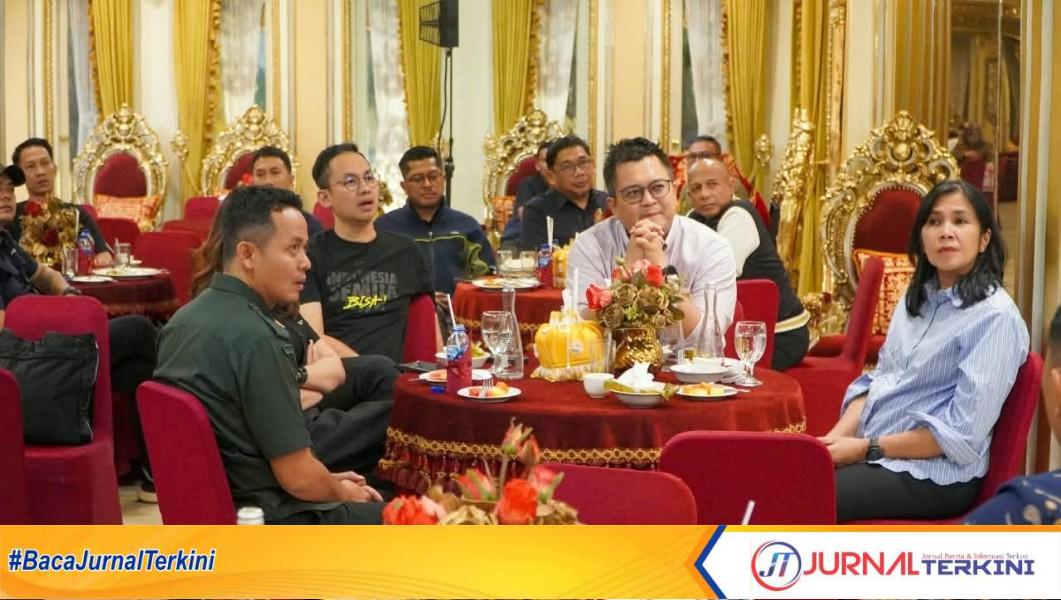Wali Kota Padang, Fadly Amran saat menerima kunjungan Direktur Utama Garuda TV Fahmi M (Dok. Pemko Padang)