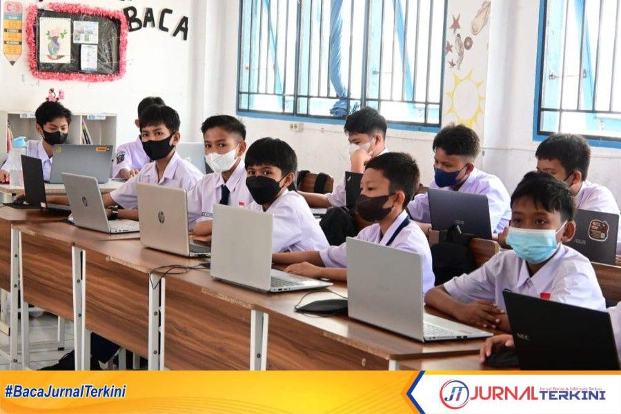 Para Siswa sedang belajar di Sekolah di Kota Padang ( Dok. Pemko Padang)