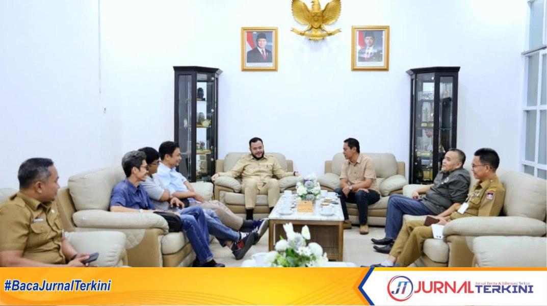 Wali Kota Padang Fadly Amran, saat menerima kunjungan silaturahmi dari pengurus PWI Sumbar (Dok. Pemko Padang)
