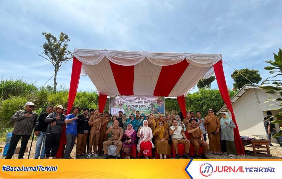 Bunda Lingkungan Hidup Kabupaten Solok Launching Program 1 Rumah 1 Komposter. (Foto: Kominfo Kab Solok)