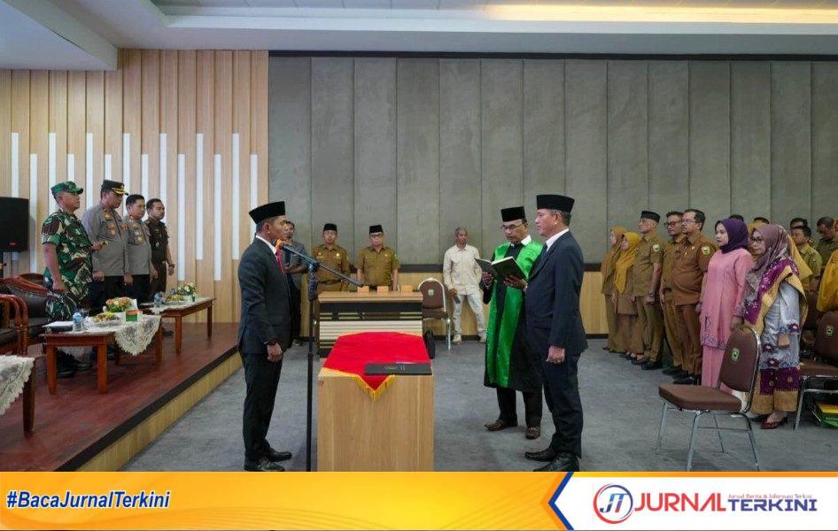 Bupati Solok Lantik Masheri Yanda Boy sebagai Pejabat Sekretaris Daerah (Foto: Kominfo Kab Solok)