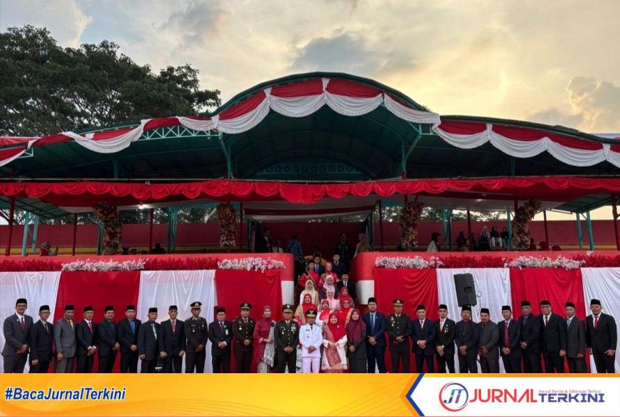 Wakil Bupati Candra Pimpin Upacara Penurunan Bendera HUT ke-81 RI (Foto: Kominfo Kab Solok)