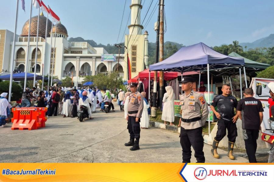 Personel Polres Padang Panjang lakukan pengamanan di kegiatan Dakwah Wisata BKMT Sumbar di Islamic Center Padang Panjang (Foto Polres Padang Panjang)