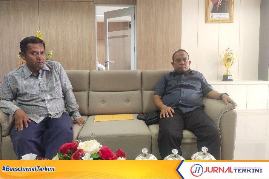 Rombongan KWSB saat beraudensi dengan Ketua DPRD Kota Padang, Muharlion. (Foto: Dion/Jurnalterkini)