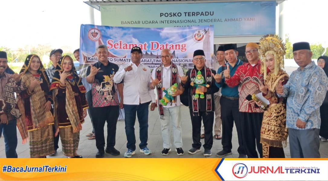 Kedatangan Khafilah Sumbar Disambut IKM di Semarang. (Foto: Adpim Sumbar)