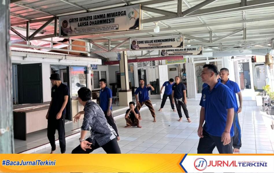 WBP di Lapas Suliki saat berlatih Tari Galombang (Foto: Lapas Suliki)