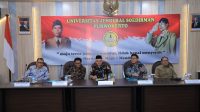 Sekretaris Jenderal Kemnaker Cris Kuntadi (tengah) dalam sosialisasi program kerja di Kampus Unsoed Purwokerto, Jawa Tengah, Jumat (18/9/2026). (Biro Sekretaris Jenderal Kemnaker Cris Kuntadi dalam sosialisasi program kerja di Kampus Unsoed Purwokerto, Jawa Tengah, Jumat (18/9/2026). (Biro Humas Kemnaker) Kemnaker)