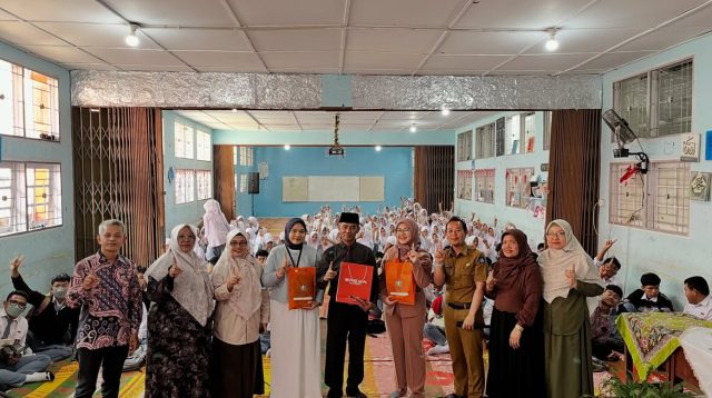 Penandatanganan MoU sekaligus Sosialisasi Program Kebekerjaan ke Jepang di SMKN 1 Padang Panjang (Foto: SMKN 1 Padang Panjang)