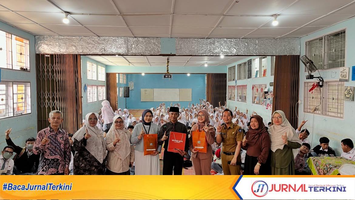 Penandatanganan MoU sekaligus Sosialisasi Program Kebekerjaan ke Jepang di SMKN 1 Padang Panjang (Foto: SMKN 1 Padang Panjang)