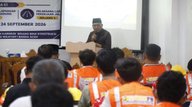 Wakil Bupati Karimun Rocky Marciano Bawole membuka pelatihan dan sertifikasi bagi tenaga kerja konstruksi yang digelar di salah satu hotel di Tanjung Balai Karimun, Rabu (23/9/2026). (Foto: Diskominfostaper Karimun)