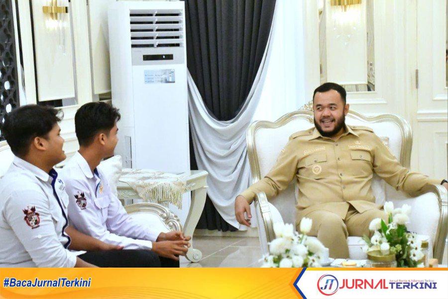 Fadly Amran menerima audiensi Muhamad Fakhri, Duta GenRe Kota Padang. (Foto: Pemko Padang)