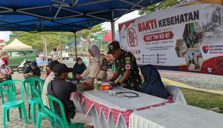 Pemerintah Kabupaten Karimun berkolaborasi dengan Perhimpunan Dokter Spesialis Kardiovaskular Indonesia (PERKI) Kepulauan Riau dan Yayasan Jantung Indonesia (YJI) Karimun menggelar pemeriksaan kesehatan jantung gratis bagi masyarakat setempat, Minggu (20/9). (Foto: Diskominfostaper Karimun)