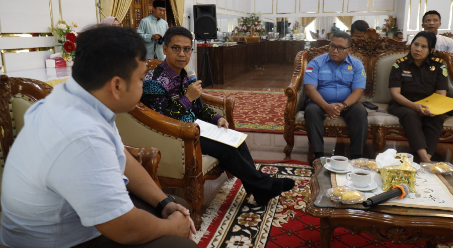 Bupati Karimun Iskandarsyah menerima kunjungan Kejari Karimun di rumah dinas bupati, Selasa (22/9/2026). (Foto: Diskominfostaper Karimun)