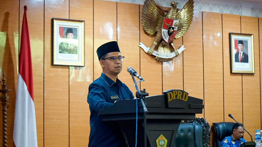 Bupati Karimun Iskandarsyah menyampaikan Pidato Pengantar Ranperda Perubahan APBD 2026 dalam rapat paripurna di DPRD Karimun, Kamis (17/9/2026).
