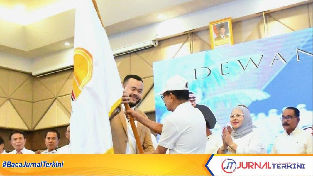 Wali Kota Padang, Fadly Amran mengukuhkan Dewan Pengurus Sinar Pagi Sport Community 2026–2030. (Foto: Pemko Padang)