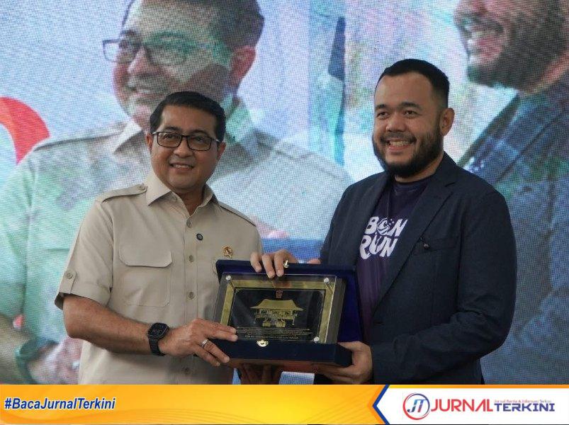 Wali Kota Padang, Fadly Amran (kanan). (Foto: Pemko Padang)