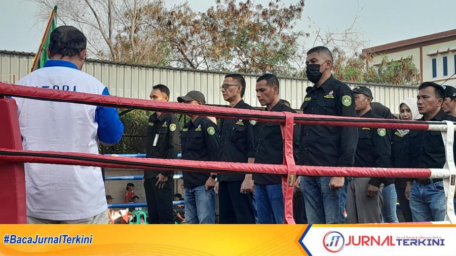Sekretaris Pengprov Pertina Kepri Rio Nando Butar-Butar melantik Andi Acok sebagai Ketua Umum beserta jajaran pengurus Pengkab Pertina Karimun periode 2026-2030 di Tanjung Balai Karimun, Sabtu (26/9/2026). (JurnalTerkini.id/rusdi)